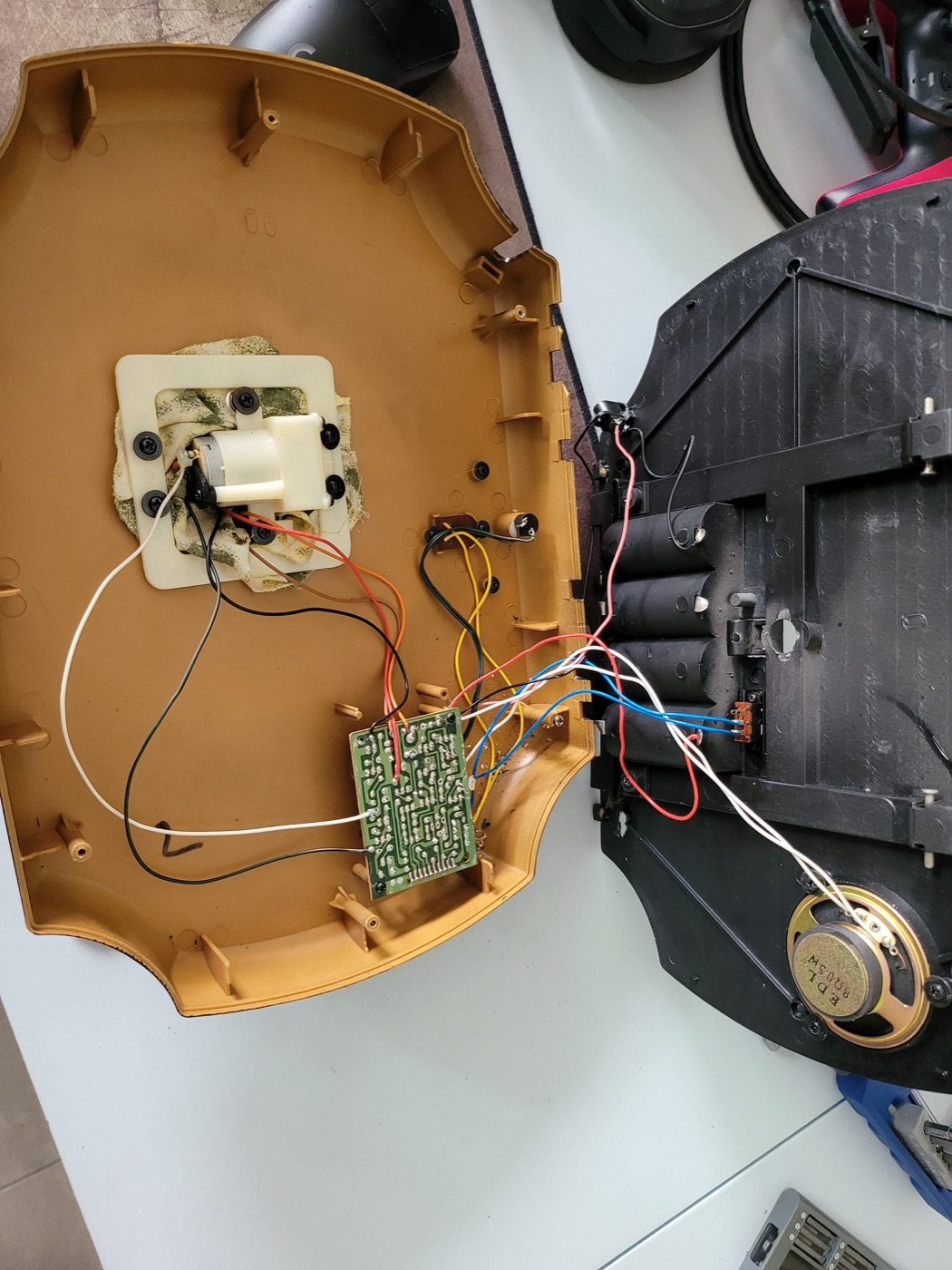 The Billy Bass opened up, exposing the motors and circuit board